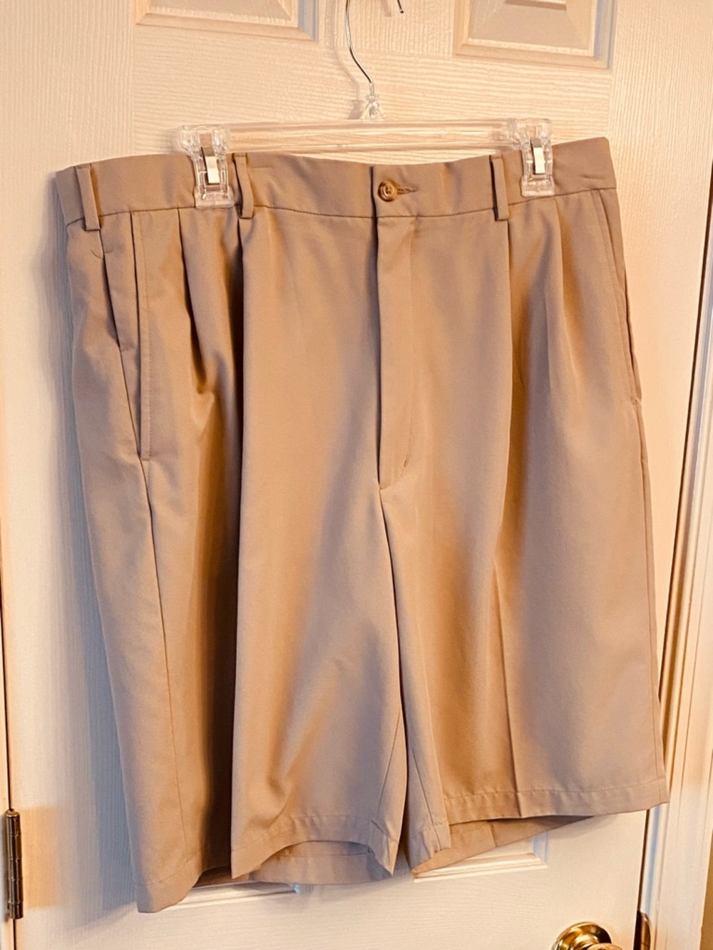 Men's Classic Tan Pleated Shorts